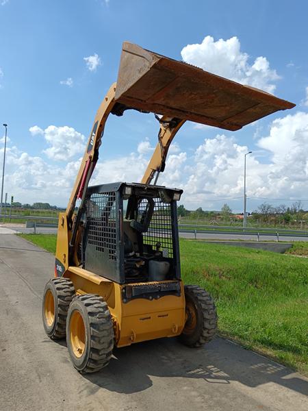 CAT 216B3 - Image 10